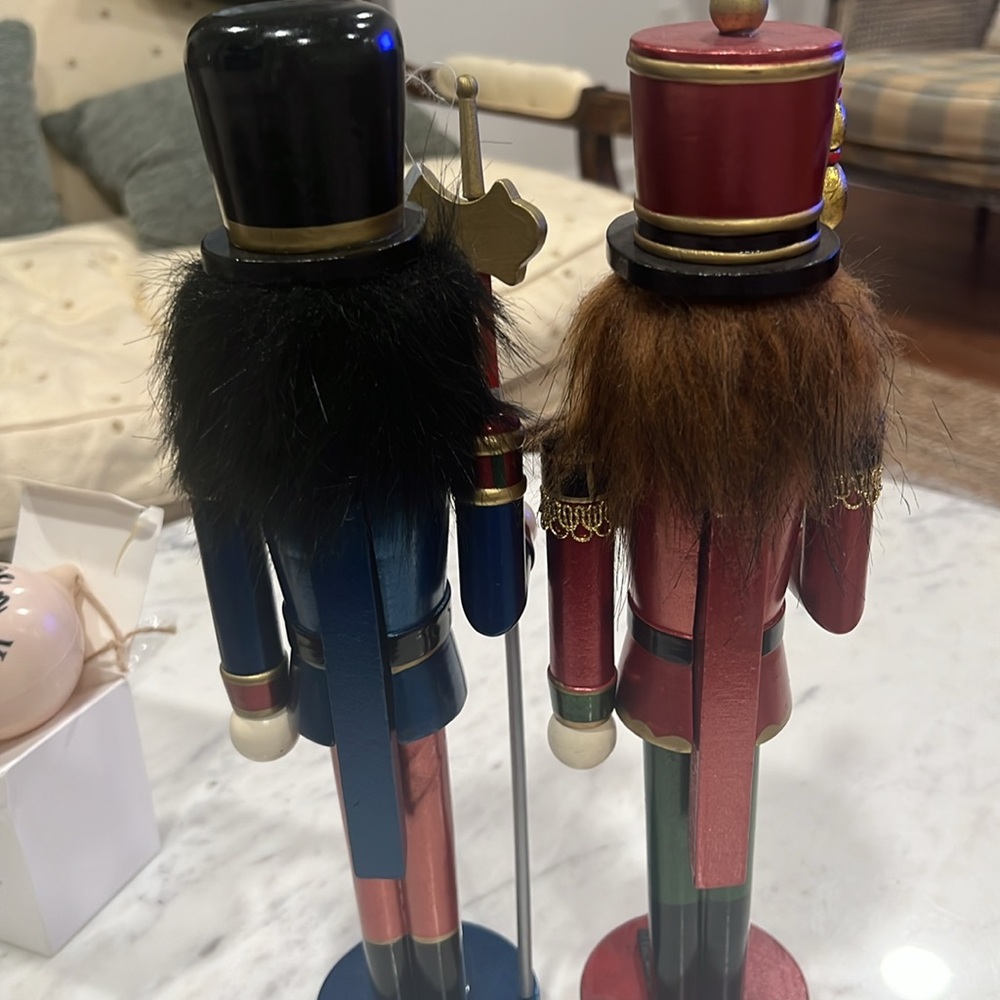 2 Nutcrackers - Picture 4 of 14